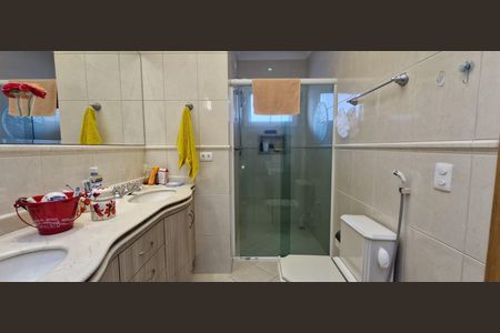 Casa de condomínio à venda com 600m², 4 quartos e 6 vagas Casa de condomínio à venda com 600m², 4 quartos e 6 vagasBanheiro