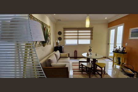 Casa de condomínio à venda com 600m², 4 quartos e 6 vagas Casa de condomínio à venda com 600m², 4 quartos e 6 vagasSala de Jantar