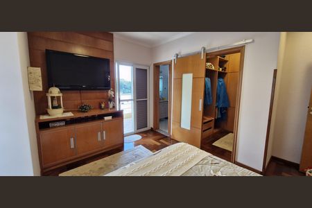 Casa de condomínio à venda com 600m², 4 quartos e 6 vagas Casa de condomínio à venda com 600m², 4 quartos e 6 vagasQuarto