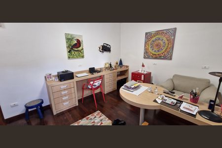 Casa de condomínio à venda com 600m², 4 quartos e 6 vagas Casa de condomínio à venda com 600m², 4 quartos e 6 vagasQuarto