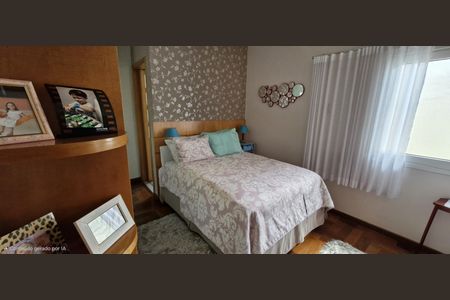 Casa de condomínio à venda com 600m², 4 quartos e 6 vagas Casa de condomínio à venda com 600m², 4 quartos e 6 vagasQuarto