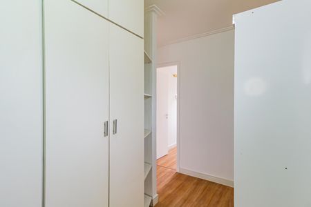 Apartamento à venda com 70m², 2 quartos e 1 vaga Apartamento à venda com 70m², 2 quartos e 1 vagaCloset da suíte