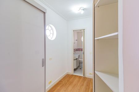 Apartamento à venda com 70m², 2 quartos e 1 vaga Apartamento à venda com 70m², 2 quartos e 1 vagaCloset da suíte
