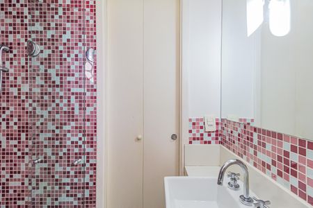 Apartamento à venda com 70m², 2 quartos e 1 vaga Apartamento à venda com 70m², 2 quartos e 1 vagaBanheiro da Suíte