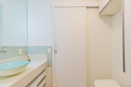 Apartamento à venda com 70m², 2 quartos e 1 vaga Apartamento à venda com 70m², 2 quartos e 1 vagaBanheiro