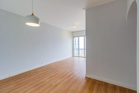Apartamento à venda com 70m², 2 quartos e 1 vaga Apartamento à venda com 70m², 2 quartos e 1 vagaSala