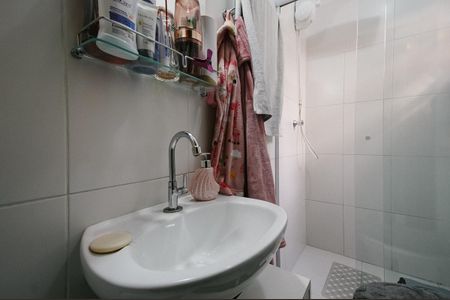 Casa à venda com 62m², 2 quartos e 2 vagas Casa à venda com 62m², 2 quartos e 2 vagasBanheiro