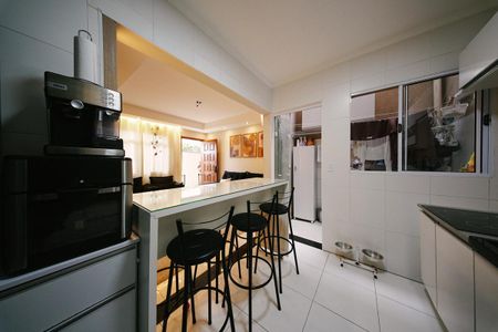 Casa à venda com 62m², 2 quartos e 2 vagas Casa à venda com 62m², 2 quartos e 2 vagasCozinha