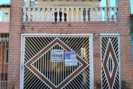 Casa à venda com 145m², 3 quartos e 1 vaga Casa à venda com 145m², 3 quartos e 1 vagaFachada