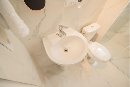 Apartamento para alugar com 68m², 2 quartos e sem vaga Apartamento para alugar com 68m², 2 quartos e sem vagaBanheiro da Suíte