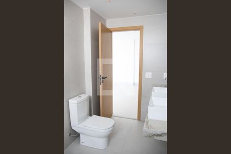 Apartamento à venda com 140m², 4 quartos e sem vaga Apartamento à venda com 140m², 4 quartos e sem vagaBanheiro da Suíte 4