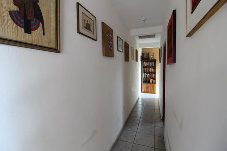Casa à venda com 150m², 3 quartos e 2 vagas Casa à venda com 150m², 3 quartos e 2 vagasCorredor
