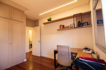 Apartamento à venda com 274m², 3 quartos e 2 vagas Apartamento à venda com 274m², 3 quartos e 2 vagasQuarto 02