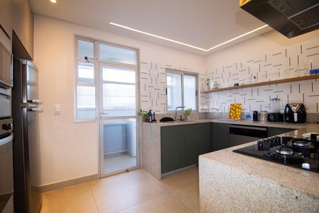 Apartamento à venda com 274m², 3 quartos e 2 vagas Apartamento à venda com 274m², 3 quartos e 2 vagasCozinha