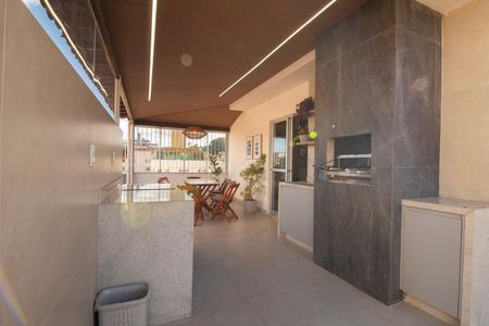 Apartamento à venda com 274m², 3 quartos e 2 vagas Apartamento à venda com 274m², 3 quartos e 2 vagasCobertura - Área Gourmet