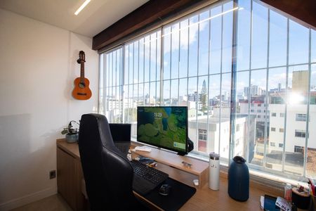 Apartamento à venda com 274m², 3 quartos e 2 vagas Apartamento à venda com 274m², 3 quartos e 2 vagasEscritório