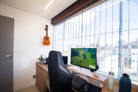 Apartamento à venda com 274m², 3 quartos e 2 vagas Apartamento à venda com 274m², 3 quartos e 2 vagasEscritório