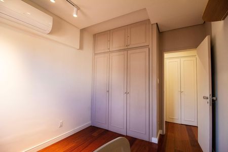 Apartamento à venda com 274m², 3 quartos e 2 vagas Apartamento à venda com 274m², 3 quartos e 2 vagasQuarto 02