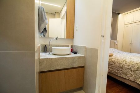 Apartamento à venda com 274m², 3 quartos e 2 vagas Apartamento à venda com 274m², 3 quartos e 2 vagasBanheiro da Suite
