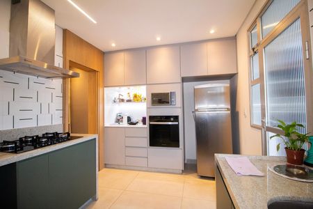 Apartamento à venda com 274m², 3 quartos e 2 vagas Apartamento à venda com 274m², 3 quartos e 2 vagasCozinha
