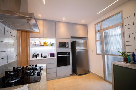 Apartamento à venda com 274m², 3 quartos e 2 vagas Apartamento à venda com 274m², 3 quartos e 2 vagasCozinha
