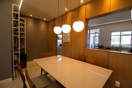 Apartamento à venda com 274m², 3 quartos e 2 vagas Apartamento à venda com 274m², 3 quartos e 2 vagasSala de Jantar