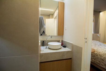 Apartamento à venda com 274m², 3 quartos e 2 vagas Apartamento à venda com 274m², 3 quartos e 2 vagasBanheiro da Suite