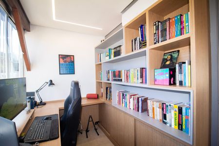 Apartamento à venda com 274m², 3 quartos e 2 vagas Apartamento à venda com 274m², 3 quartos e 2 vagasEscritório