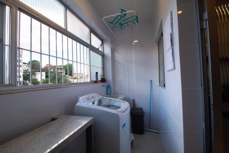 Apartamento à venda com 274m², 3 quartos e 2 vagas Apartamento à venda com 274m², 3 quartos e 2 vagasÁrea de Serviço
