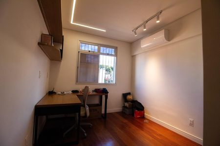 Apartamento à venda com 274m², 3 quartos e 2 vagas Apartamento à venda com 274m², 3 quartos e 2 vagasQuarto 02