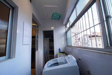 Apartamento à venda com 274m², 3 quartos e 2 vagas Apartamento à venda com 274m², 3 quartos e 2 vagasÁrea de Serviço