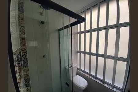 Banheiro de kitnet/studio para alugar com 1 quarto, 29m² em República, São Paulo