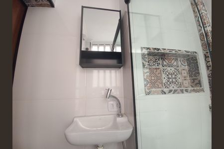 Banheiro de kitnet/studio para alugar com 1 quarto, 29m² em República, São Paulo