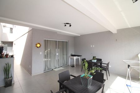 Casa à venda com 150m², 3 quartos e 2 vagasÁrea de Serviço