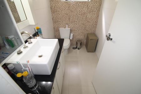 Casa à venda com 150m², 3 quartos e 2 vagasBanheiro