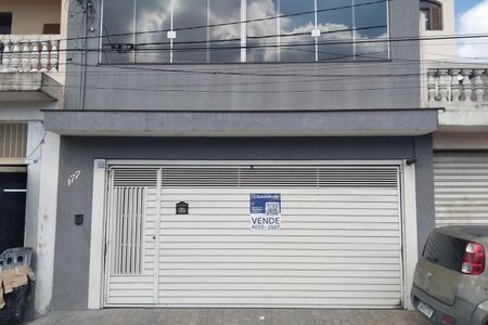 Casa à venda com 150m², 3 quartos e 2 vagas Casa à venda com 150m², 3 quartos e 2 vagasFachada