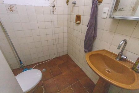 Casa à venda com 65m², 2 quartos e 1 vaga Casa à venda com 65m², 2 quartos e 1 vagaBanheiro