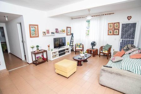 Casa à venda com 7 quartos, 452m² em Serra Grande, Niterói