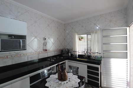 Casa à venda com 100m², 2 quartos e 2 vagasCozinha