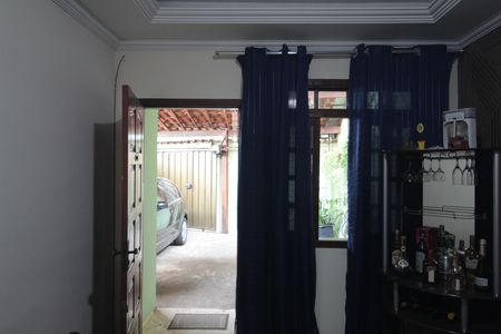 Casa à venda com 100m², 2 quartos e 2 vagasSala