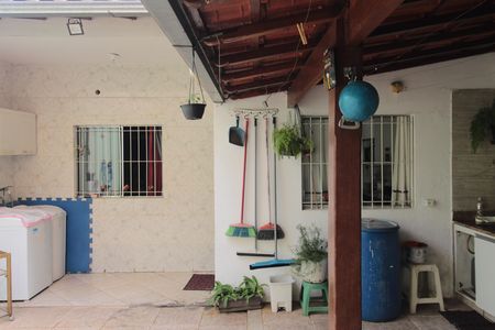 Casa à venda com 100m², 2 quartos e 2 vagasQuintal