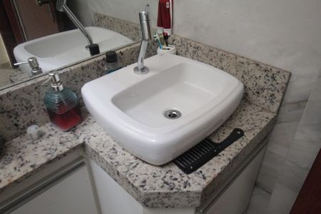 Casa à venda com 100m², 2 quartos e 2 vagasBanheiro Social