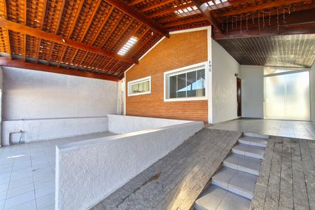 Casa para alugar com 180m², 3 quartos e 4 vagasQuintal - Garagem