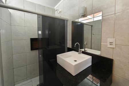 Casa para alugar com 180m², 3 quartos e 4 vagasBanheiro Social