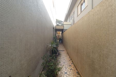 Casa à venda com 283m², 4 quartos e 2 vagas Casa à venda com 283m², 4 quartos e 2 vagasCorredor