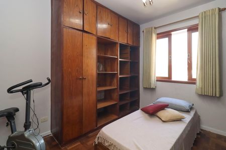 Casa à venda com 283m², 4 quartos e 2 vagas Casa à venda com 283m², 4 quartos e 2 vagasQuarto 2