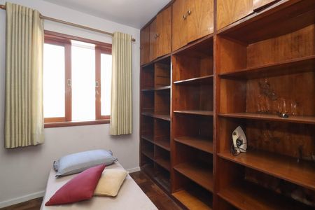 Casa à venda com 283m², 4 quartos e 2 vagas Casa à venda com 283m², 4 quartos e 2 vagasQuarto 2