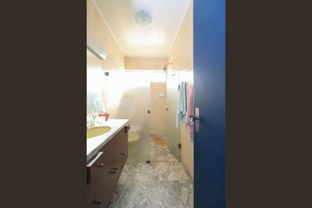 Casa à venda com 283m², 4 quartos e 2 vagas Casa à venda com 283m², 4 quartos e 2 vagasBanheiro da Suíte
