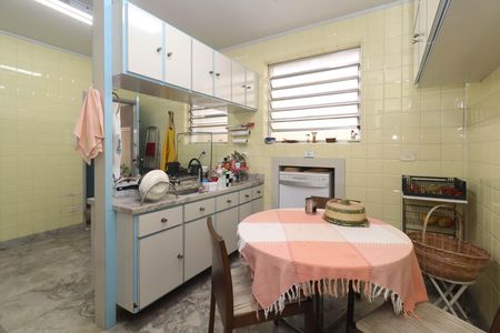 Casa à venda com 283m², 4 quartos e 2 vagas Casa à venda com 283m², 4 quartos e 2 vagasCozinha