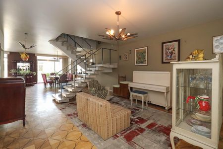 Casa à venda com 283m², 4 quartos e 2 vagas Casa à venda com 283m², 4 quartos e 2 vagasSala